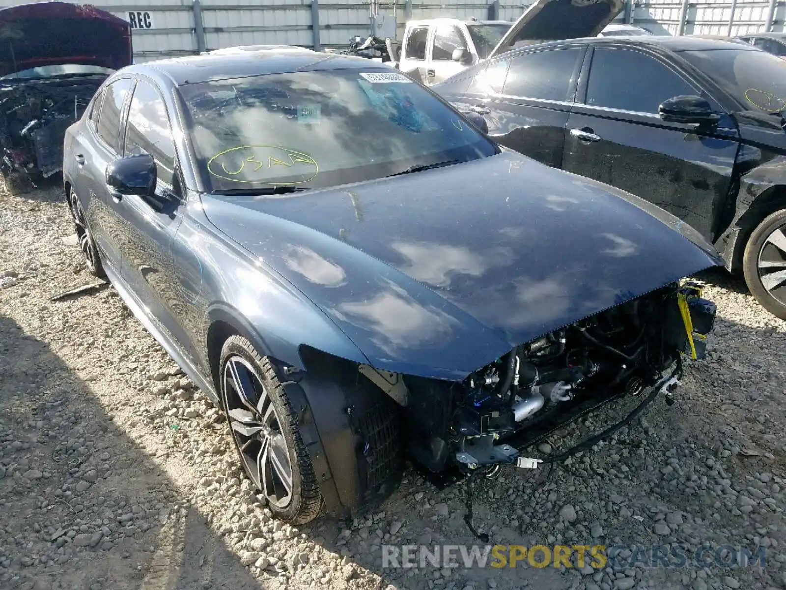 1 Photograph of a damaged car 7JR102FM2KG013015 VOLVO S60 T5 R-D 2019