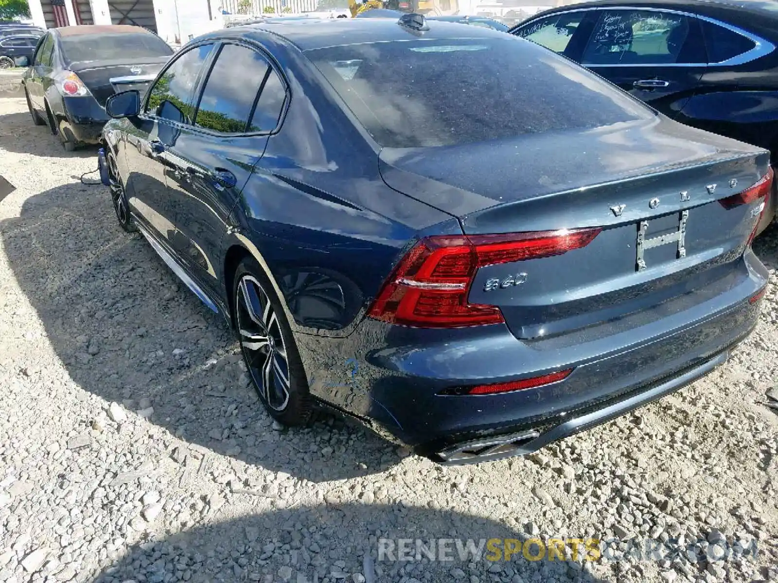 3 Photograph of a damaged car 7JR102FM2KG013015 VOLVO S60 T5 R-D 2019