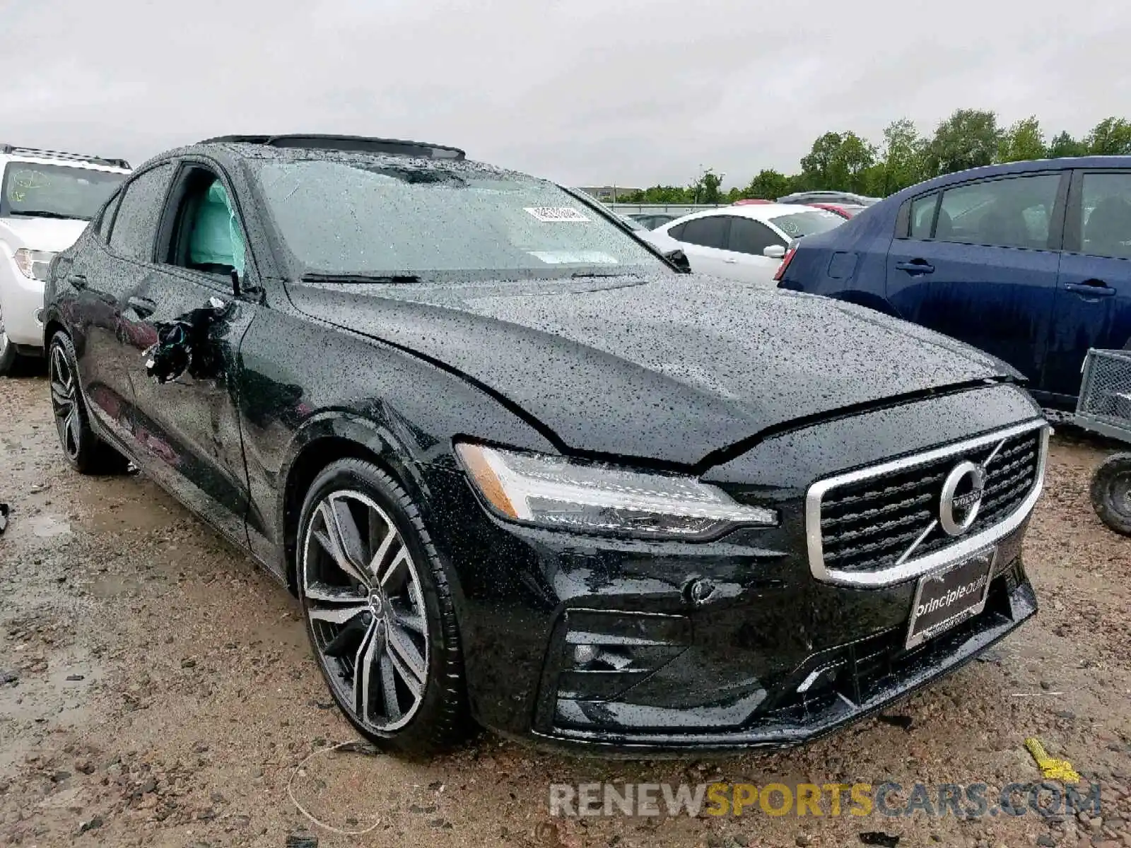 1 Photograph of a damaged car 7JR102FM8KG017215 VOLVO S60 T5 R-D 2019