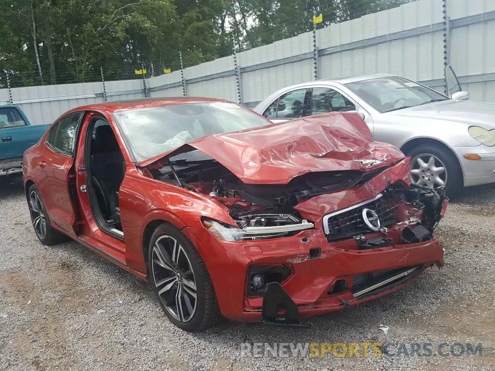 9 Photograph of a damaged car 7JR102FMXKG000528 VOLVO S60 T5 R-D 2019