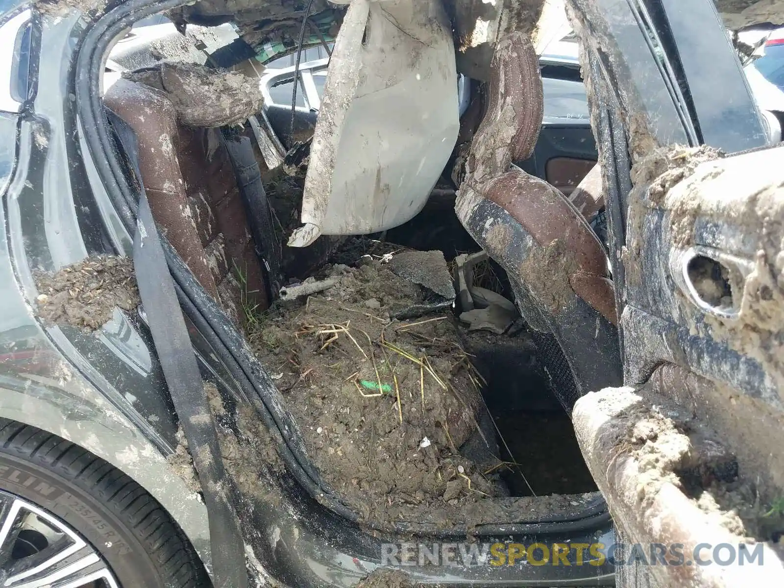 6 Photograph of a damaged car 7JRA22TL8KG009587 VOLVO S60 T6 INS 2019