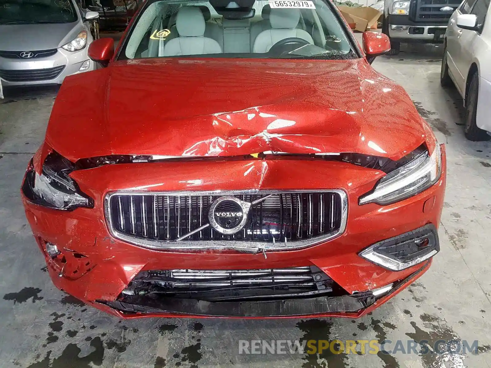 9 Photograph of a damaged car 7JRA22TL8KG018404 VOLVO S60 T6 INS 2019