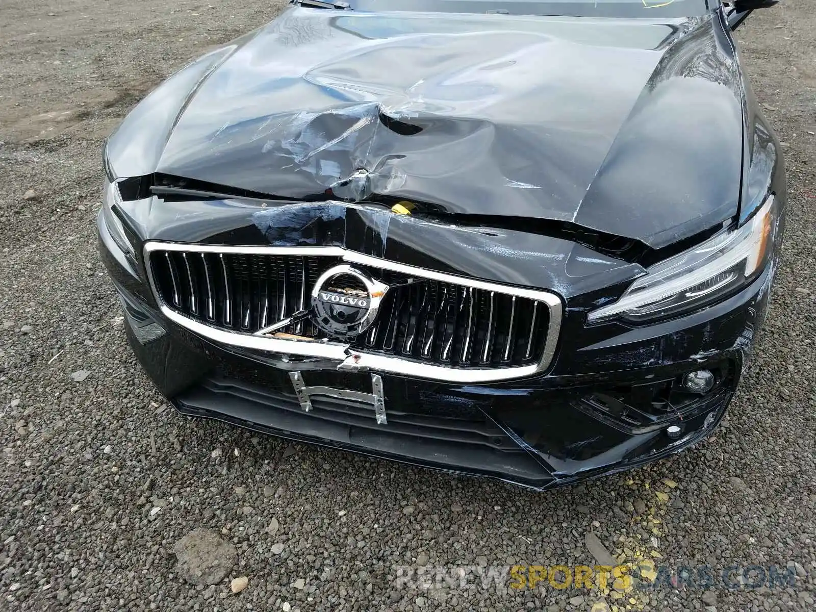 9 Photograph of a damaged car 7JRA22TLXKG016900 VOLVO S60 T6 INS 2019