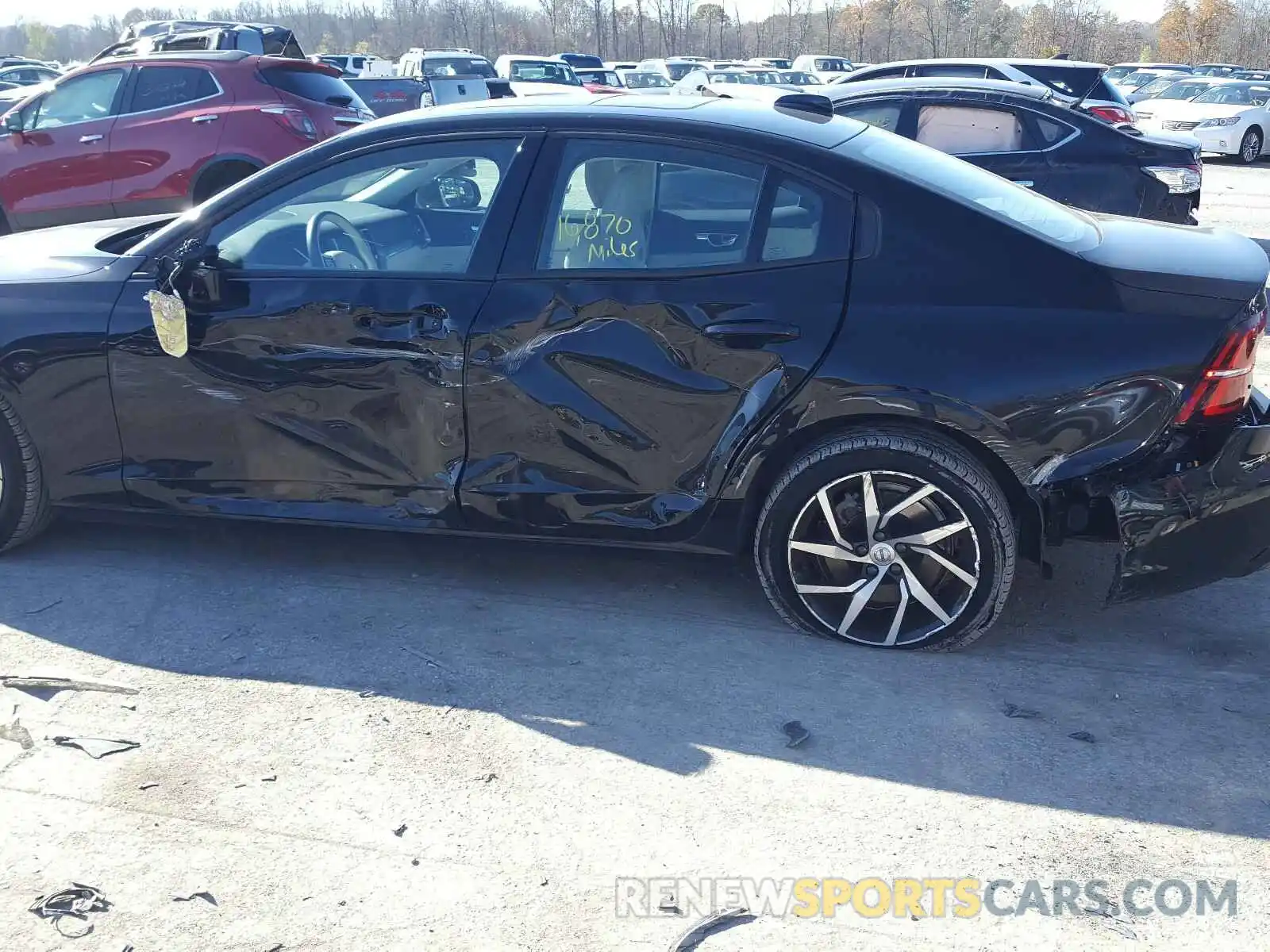 9 Photograph of a damaged car 7JRA22TK0KG003144 VOLVO S60 T6 MOM 2019