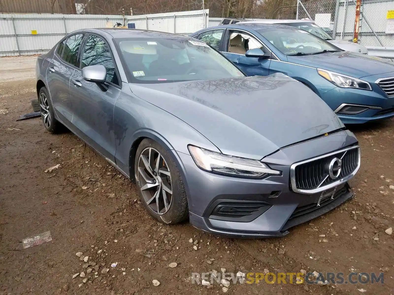 1 Photograph of a damaged car 7JRA22TK5KG016858 VOLVO S60 T6 MOM 2019