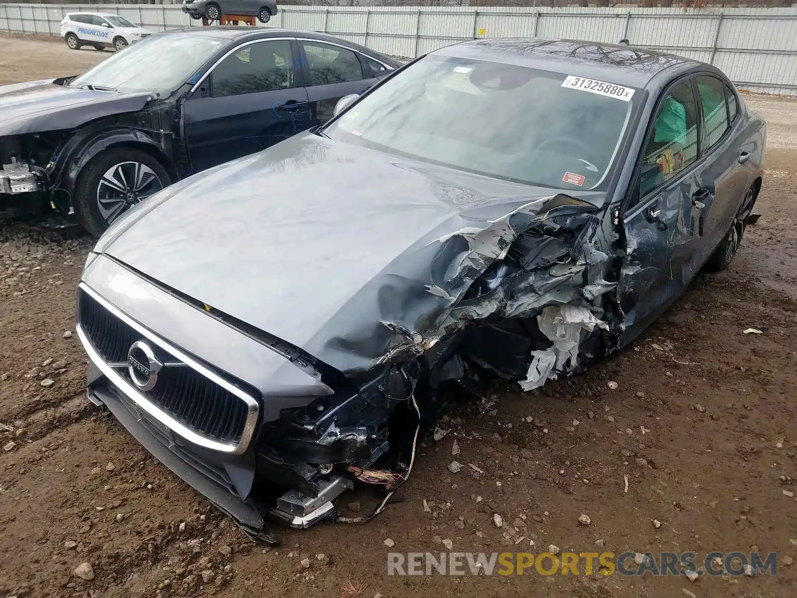 2 Photograph of a damaged car 7JRA22TK5KG016858 VOLVO S60 T6 MOM 2019