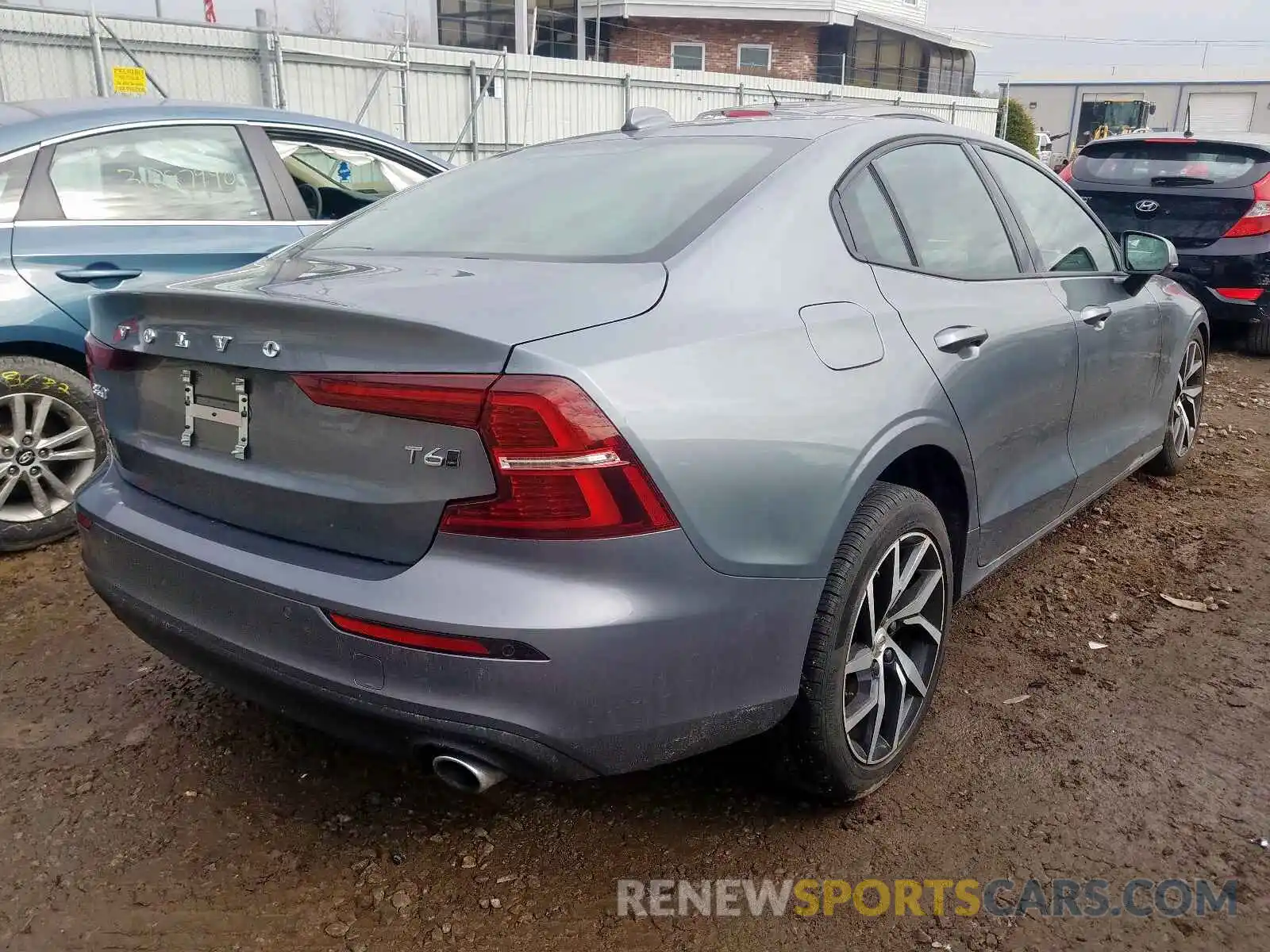 4 Фотография поврежденного автомобиля 7JRA22TK5KG016858 VOLVO S60 T6 MOM 2019