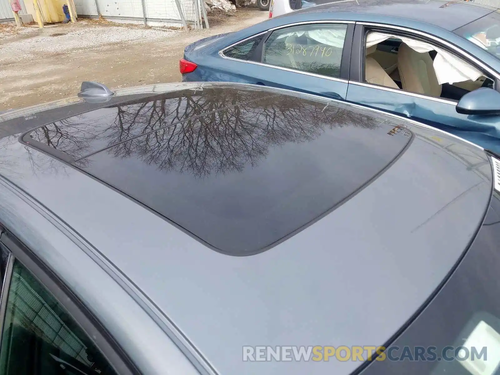 9 Photograph of a damaged car 7JRA22TK5KG016858 VOLVO S60 T6 MOM 2019