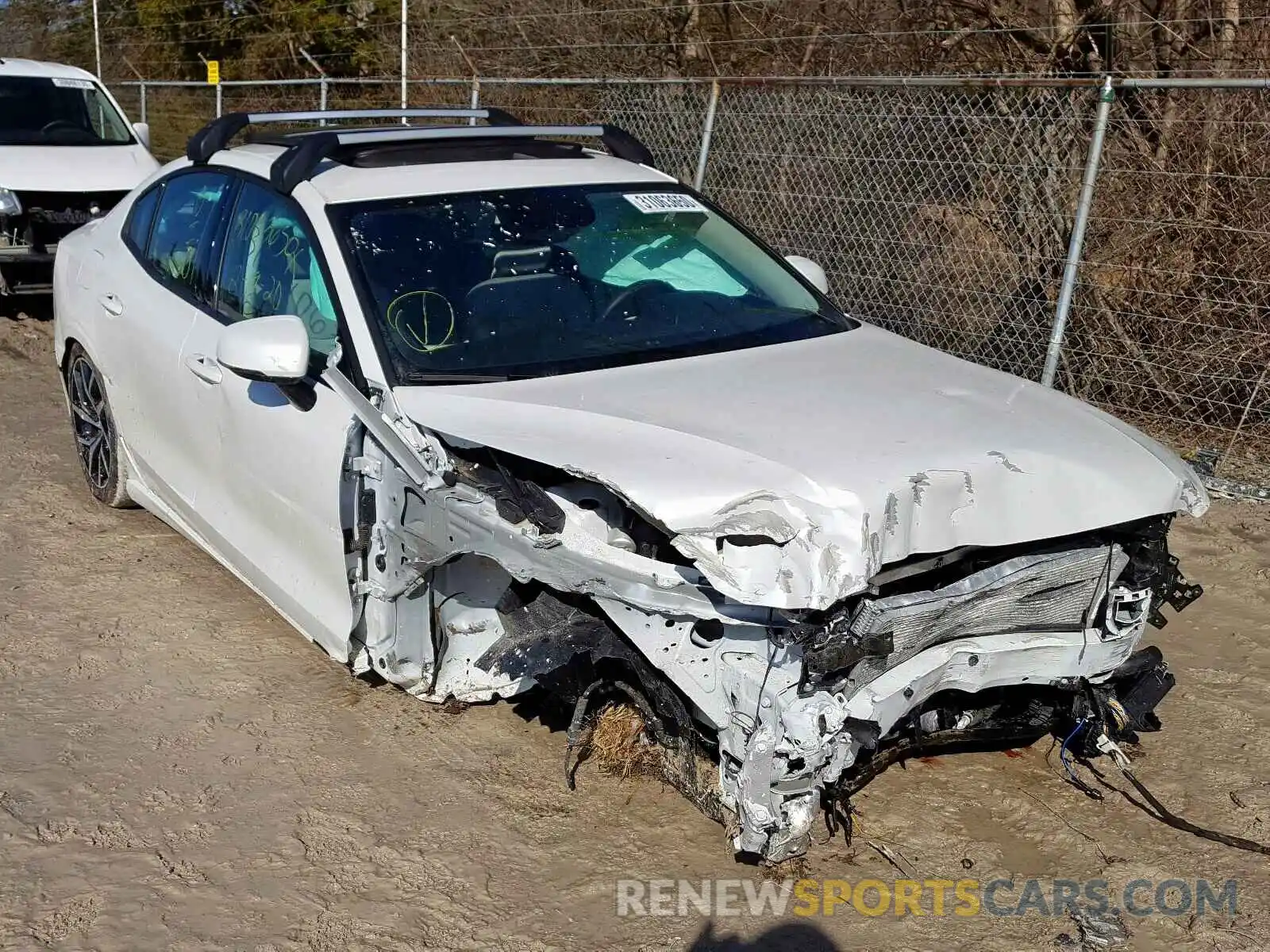 1 Photograph of a damaged car 7JRA22TK7KG013945 VOLVO S60 T6 MOM 2019