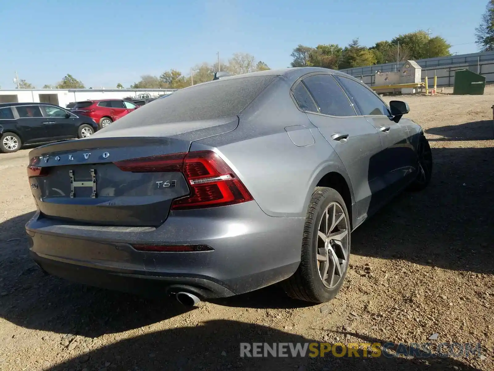 4 Photograph of a damaged car 7JRA22TK7LG060457 VOLVO S60 T6 MOM 2020