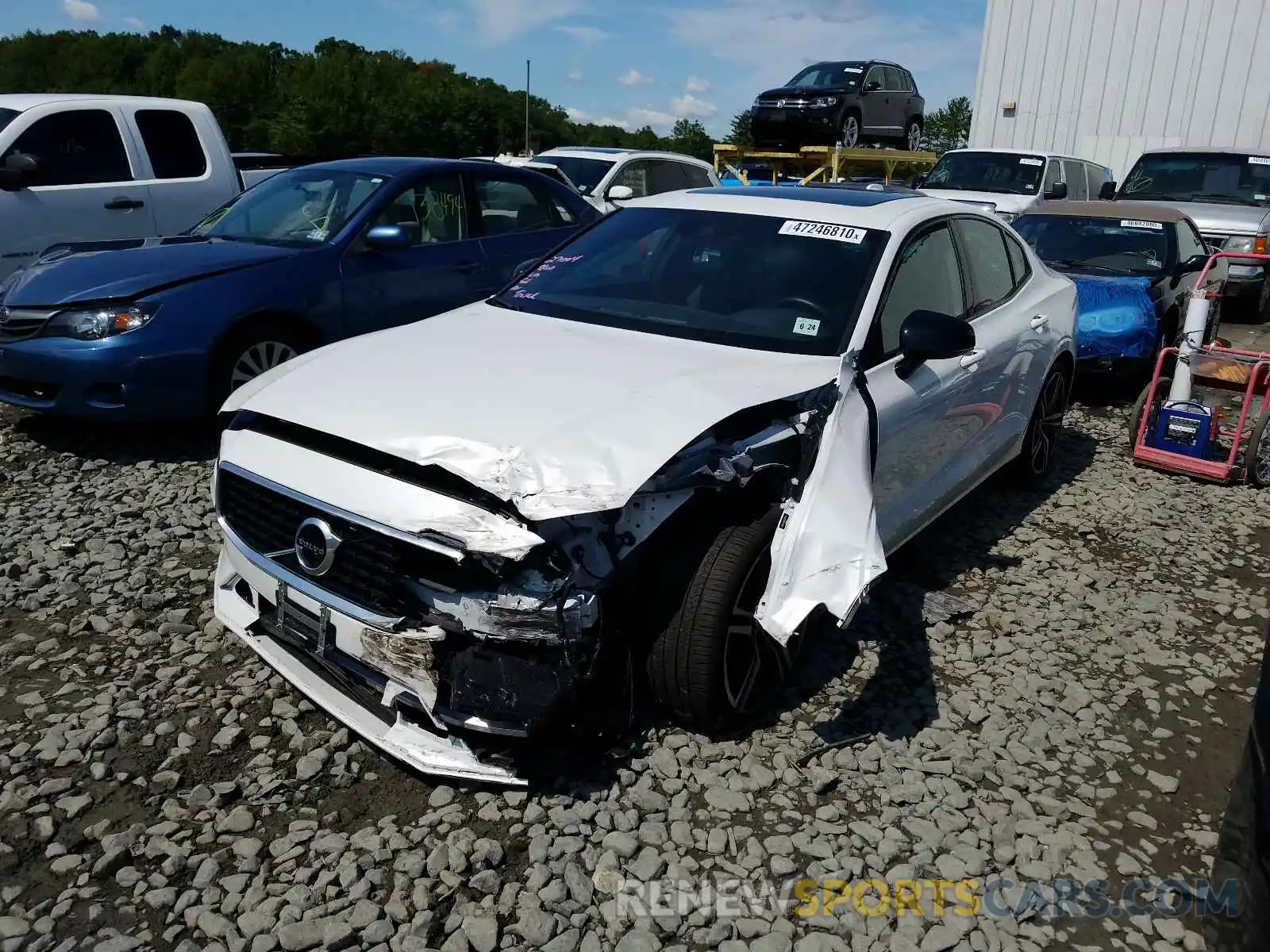 2 Photograph of a damaged car 7JRA22TM2KG017404 VOLVO S60 T6 R-D 2019