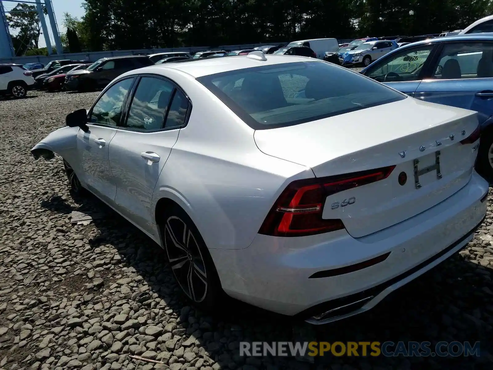 3 Photograph of a damaged car 7JRA22TM2KG017404 VOLVO S60 T6 R-D 2019