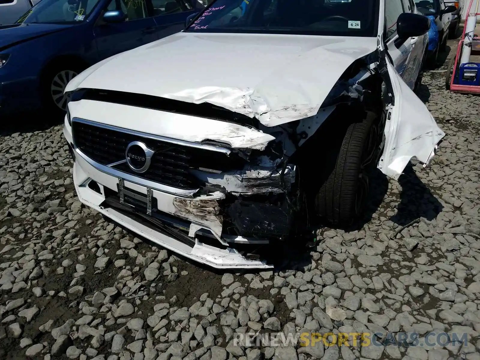 9 Photograph of a damaged car 7JRA22TM2KG017404 VOLVO S60 T6 R-D 2019