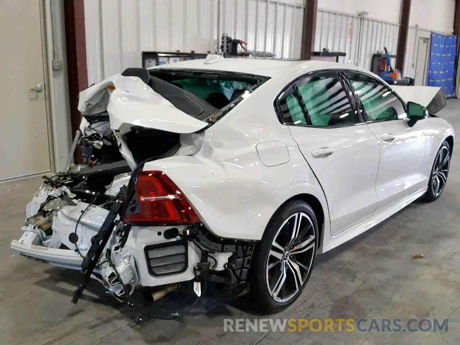 4 Photograph of a damaged car 7JRA22TM3KG018108 VOLVO S60 T6 R-D 2019