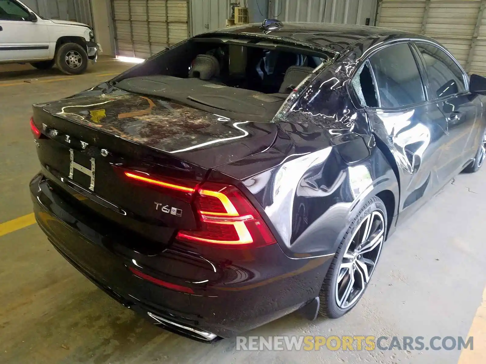 9 Photograph of a damaged car 7JRA22TM5KG015274 VOLVO S60 T6 R-D 2019