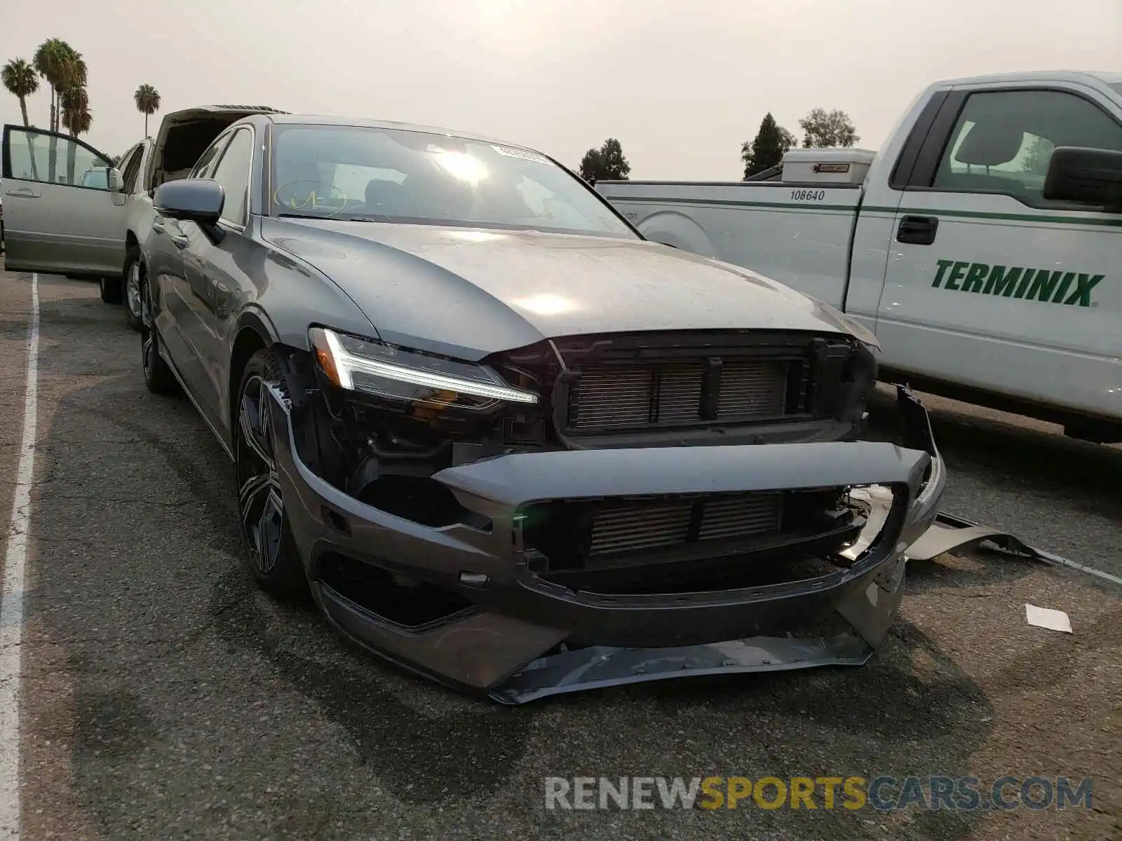 1 Photograph of a damaged car 7JRBR0FL9KG016001 VOLVO S60 T8 INS 2019