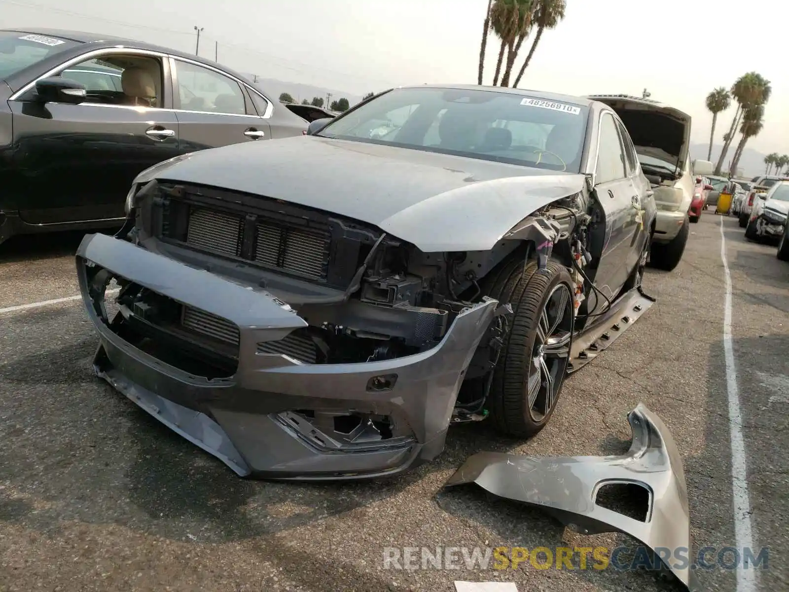 2 Photograph of a damaged car 7JRBR0FL9KG016001 VOLVO S60 T8 INS 2019