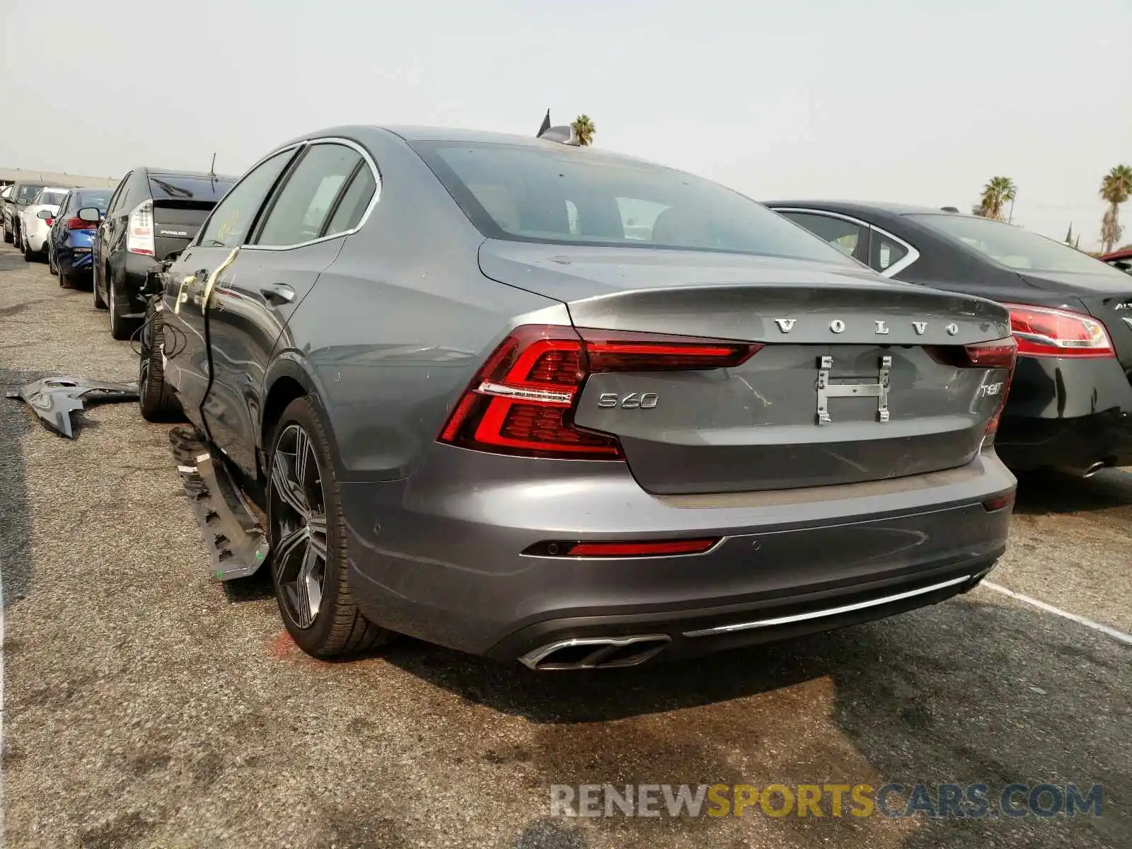 3 Photograph of a damaged car 7JRBR0FL9KG016001 VOLVO S60 T8 INS 2019