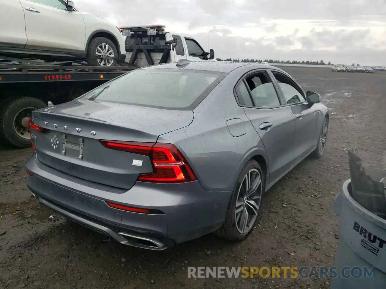 4 Photograph of a damaged car 7JRBR0FM3MG113092 VOLVO S60 T8 REC 2021