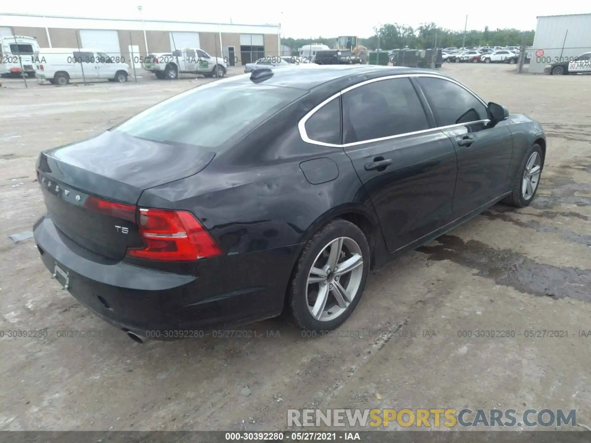 4 Photograph of a damaged car LVY102AK0KP106287 VOLVO S90 2019