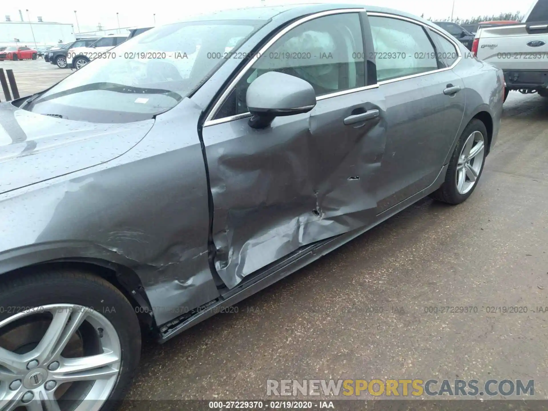 6 Photograph of a damaged car LVY102AK2KP111054 VOLVO S90 2019