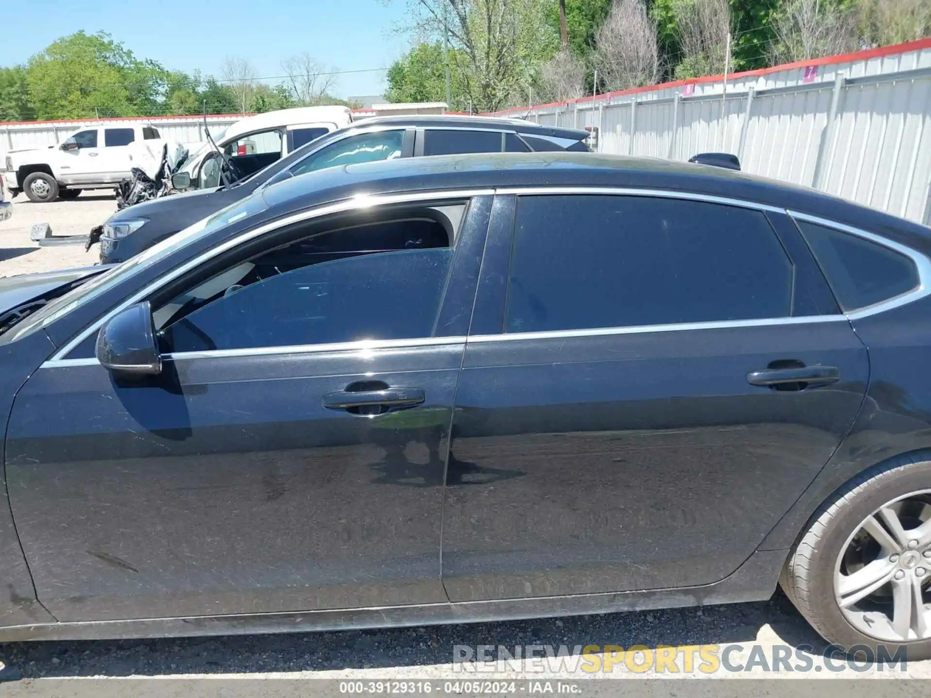 14 Photograph of a damaged car LVY102AK3KP084270 VOLVO S90 2019