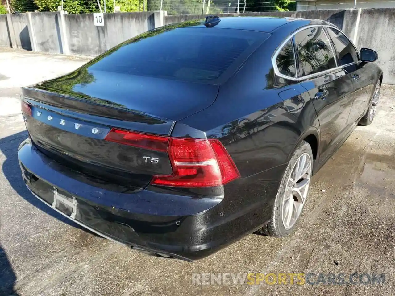 4 Photograph of a damaged car LVY102AK3KP088335 VOLVO S90 2019