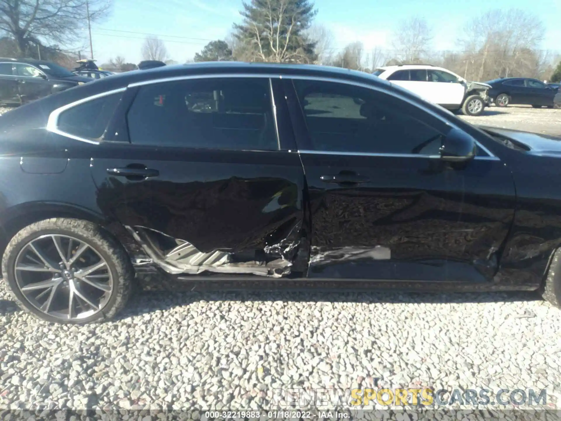 6 Photograph of a damaged car LVY102AK4KP111024 VOLVO S90 2019