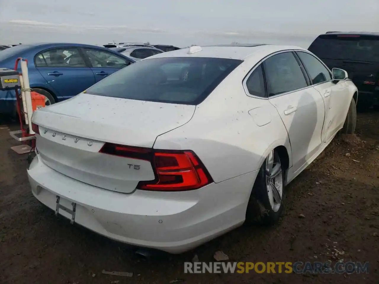 4 Photograph of a damaged car LVY102AK5KP086196 VOLVO S90 2019