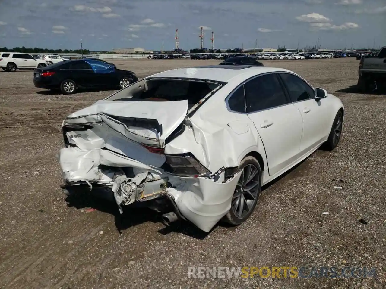 4 Photograph of a damaged car LVY102AK5KP110531 VOLVO S90 2019