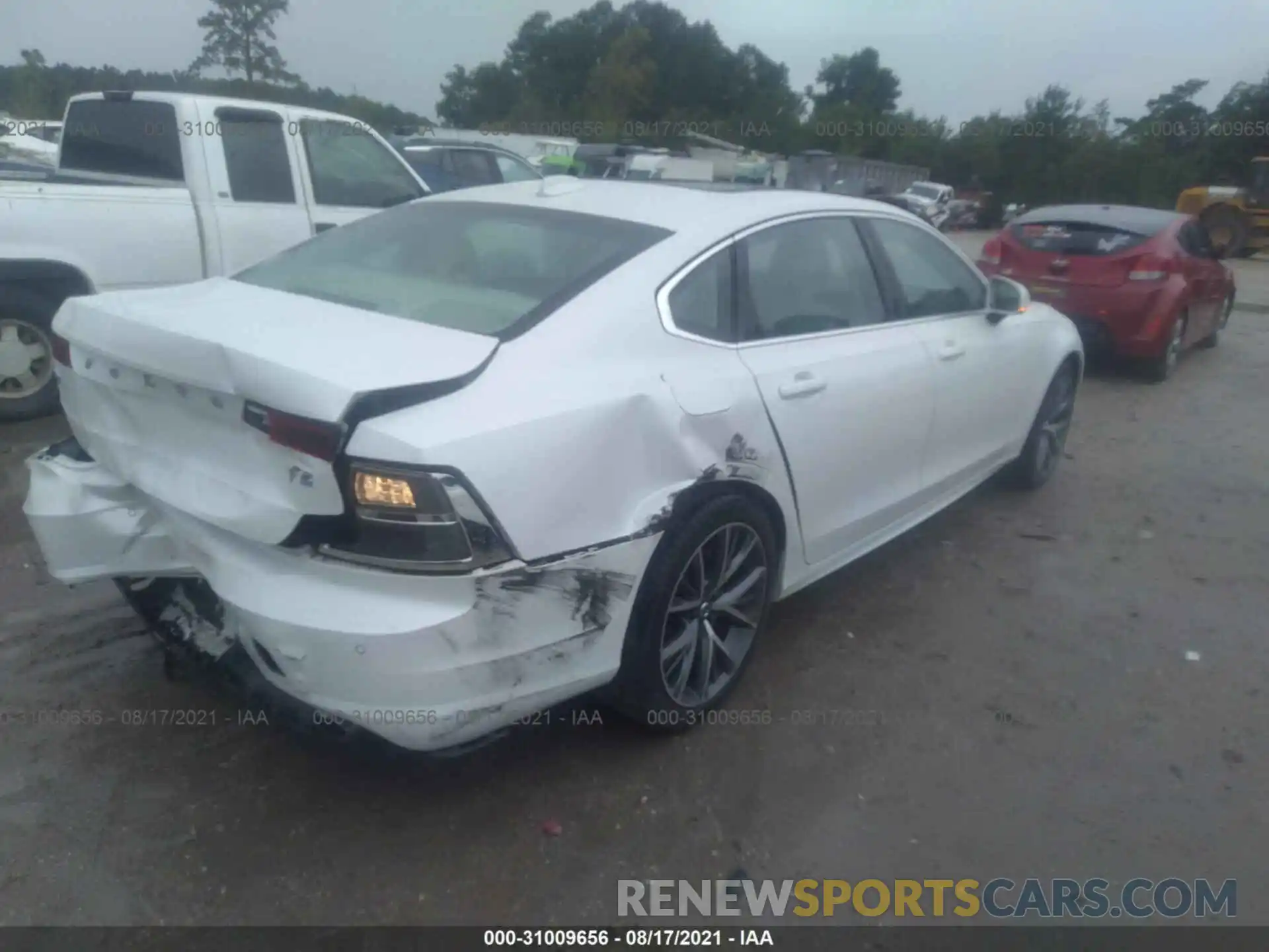 4 Photograph of a damaged car LVY102AKXKP078501 VOLVO S90 2019