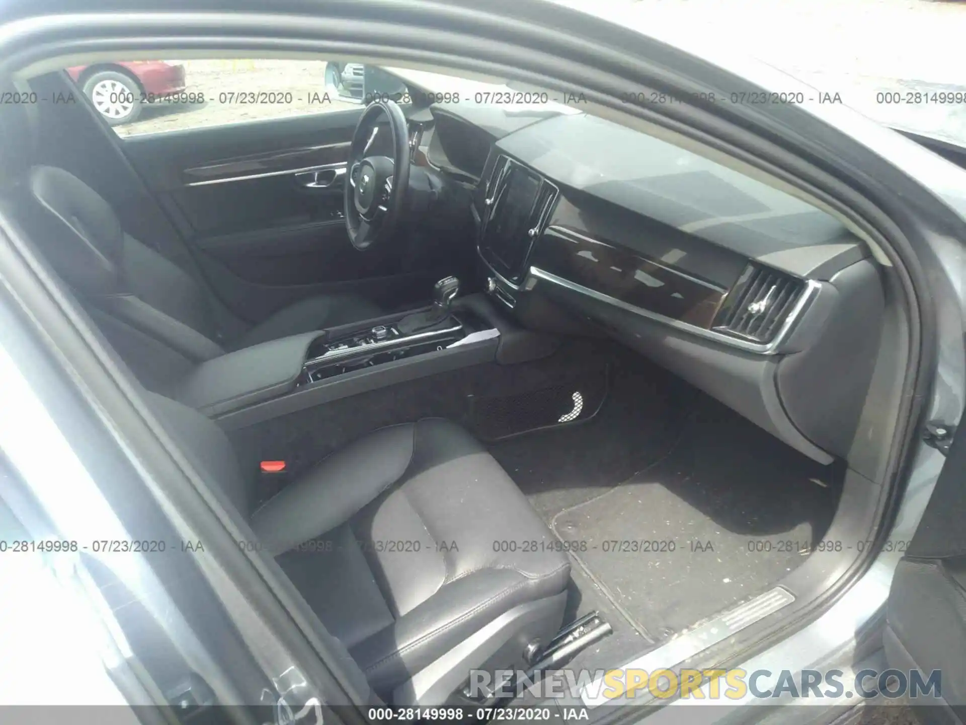 5 Photograph of a damaged car LVY102AKXKP083777 VOLVO S90 2019