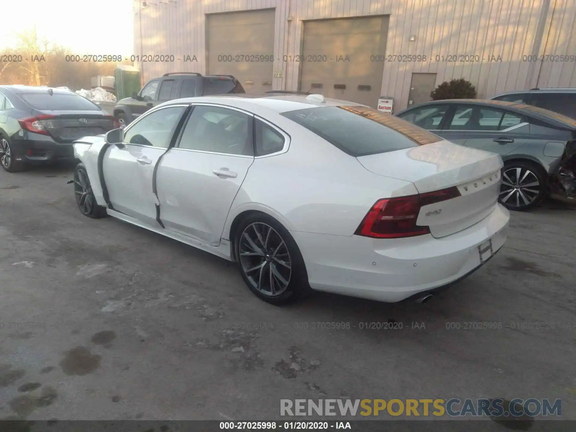 3 Фотография поврежденного автомобиля LVY102MKXKP082656 VOLVO S90 2019