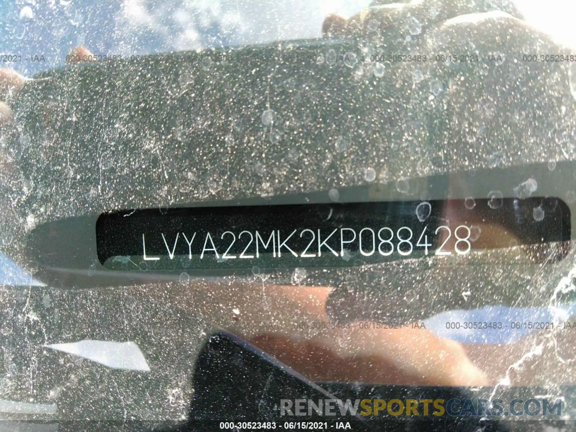 9 Photograph of a damaged car LVYA22MK2KP088428 VOLVO S90 2019