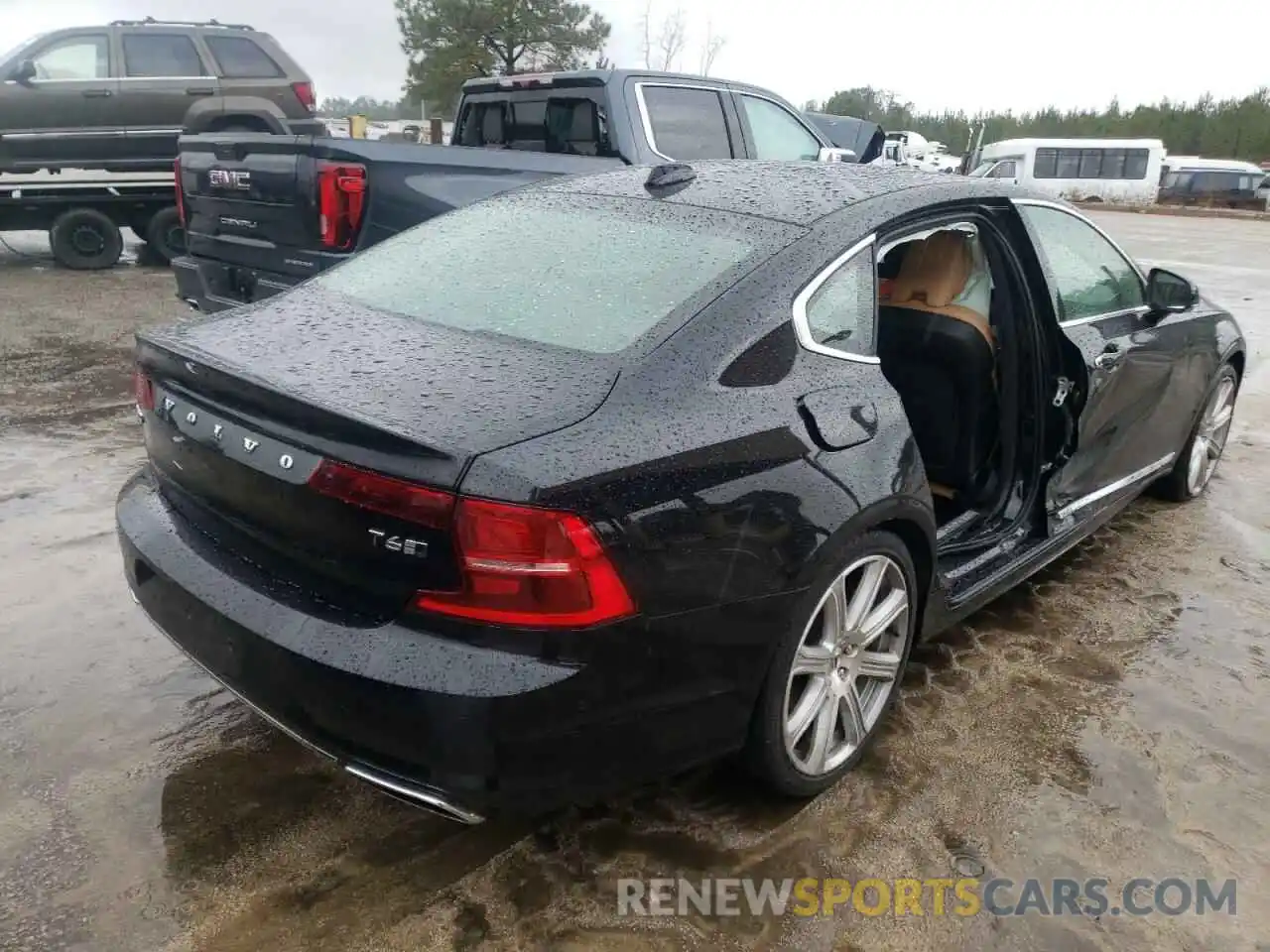 4 Photograph of a damaged car LVYA22MLXKP110328 VOLVO S90 2019