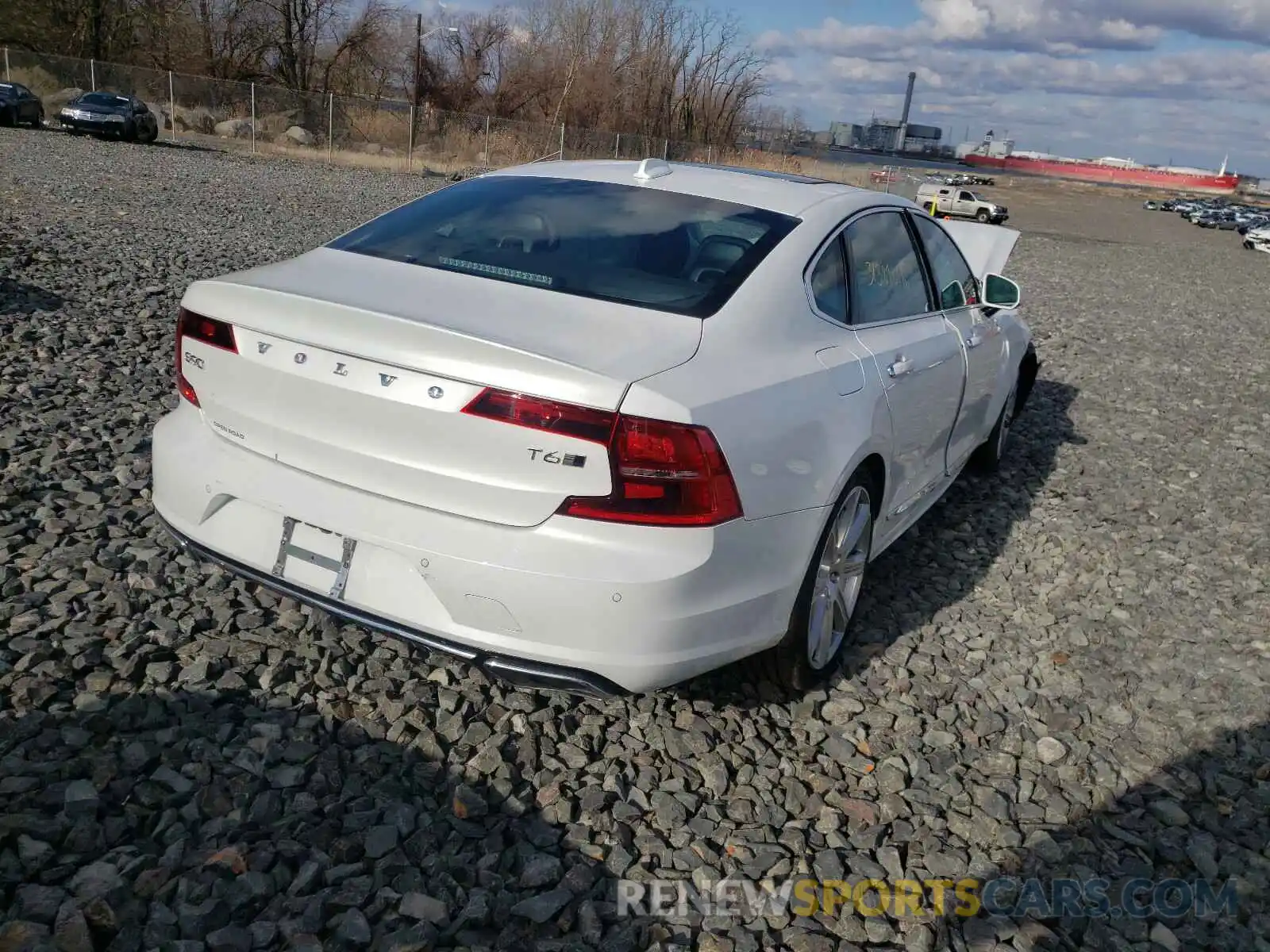 4 Photograph of a damaged car LVYA22ML2LP180231 VOLVO S90 2020