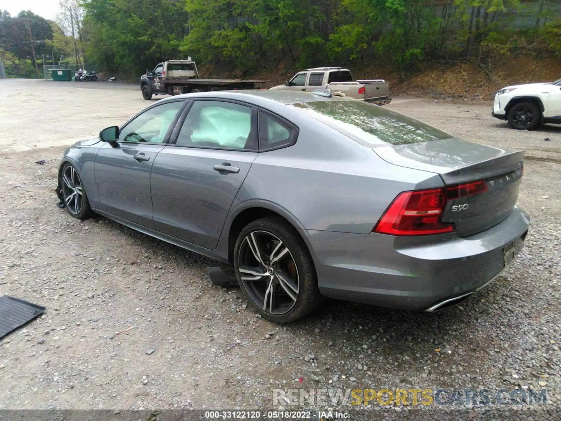 3 Photograph of a damaged car LVYA22MT0LP136129 VOLVO S90 2020