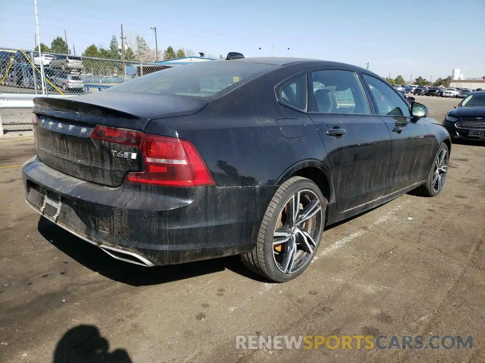 4 Photograph of a damaged car LVYA22MT2LP168810 VOLVO S90 2020