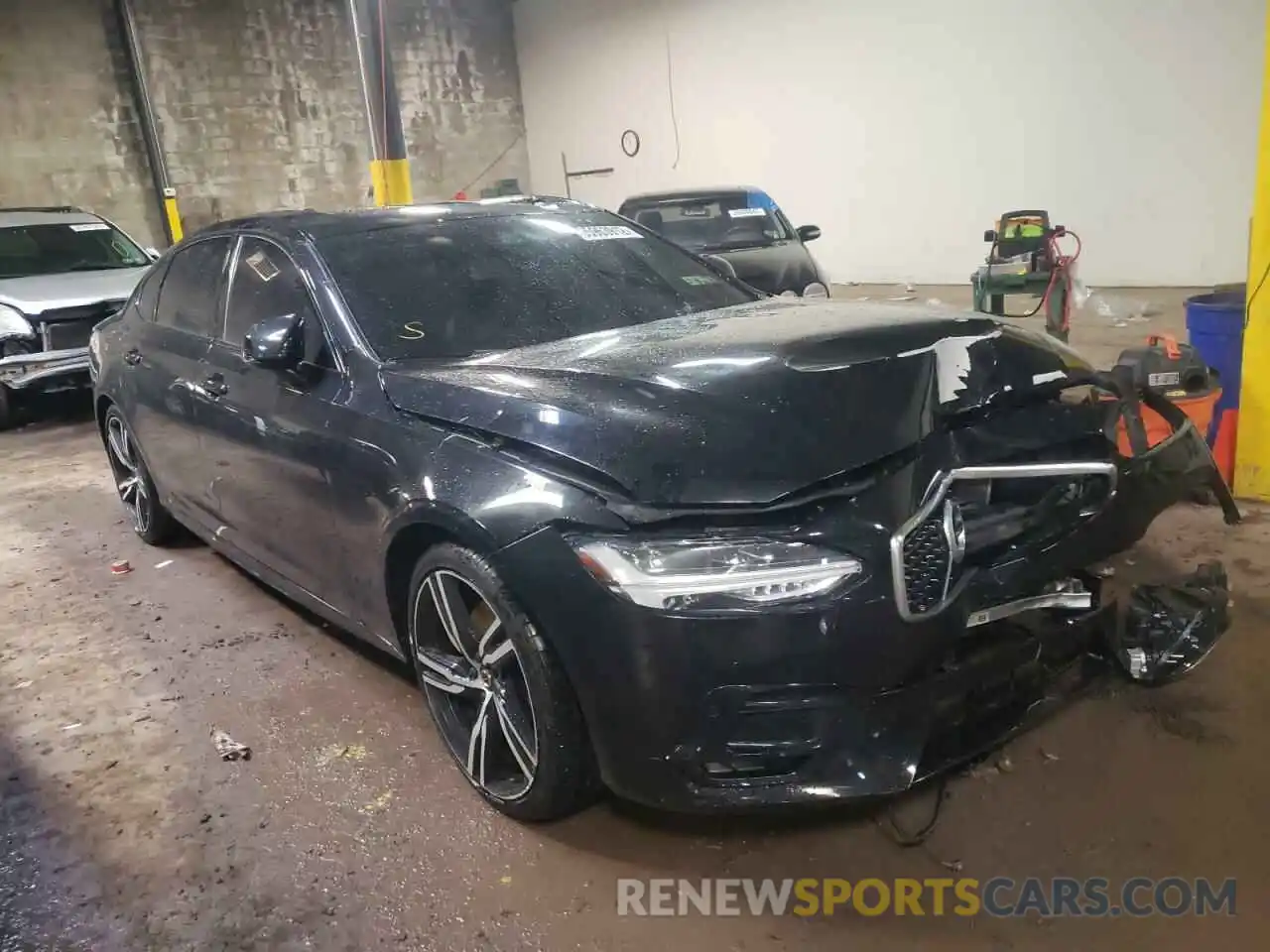 1 Photograph of a damaged car LVYA22MT2LP169858 VOLVO S90 2020