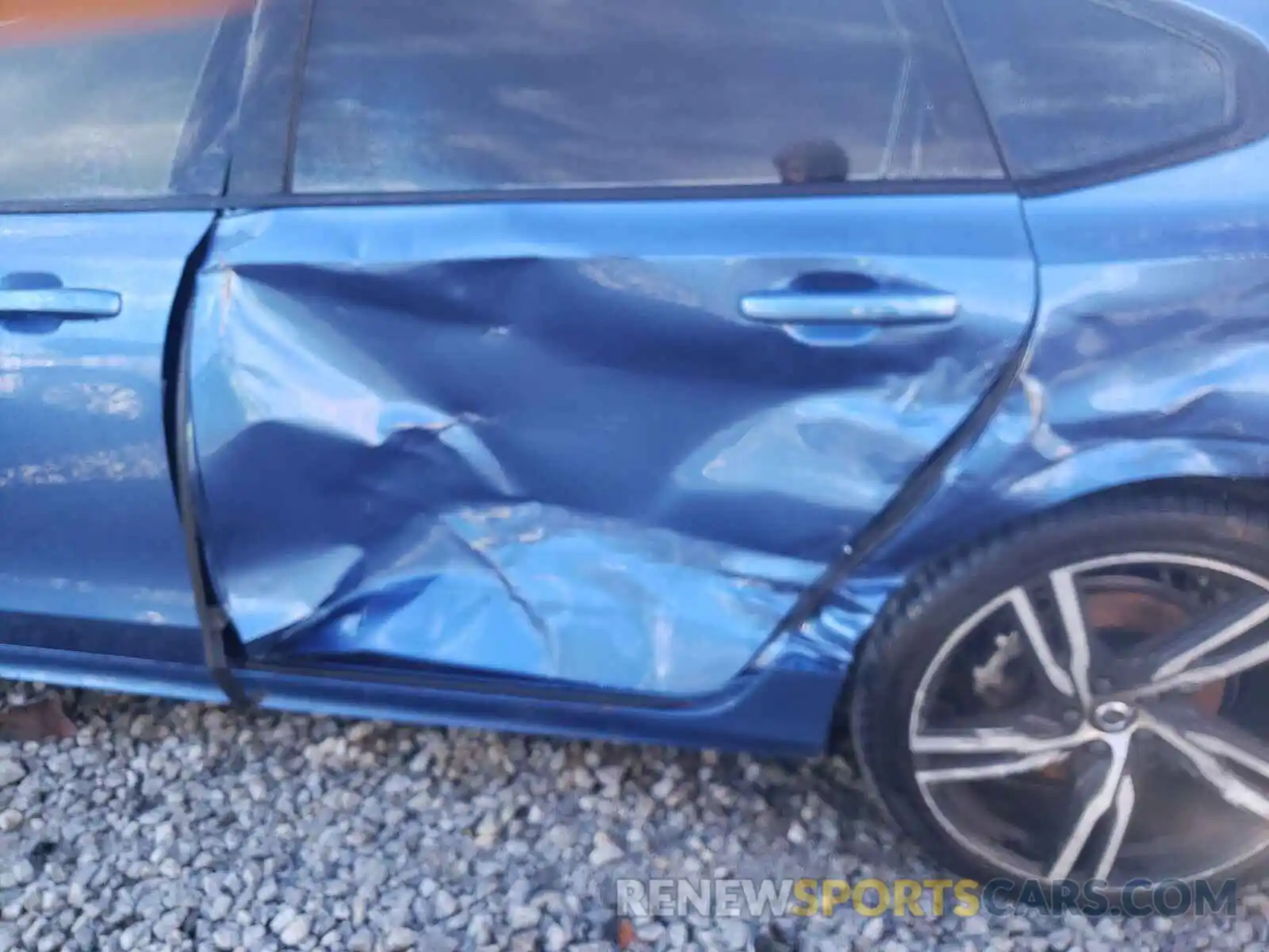 9 Photograph of a damaged car LVYA22MT7LP158824 VOLVO S90 2020