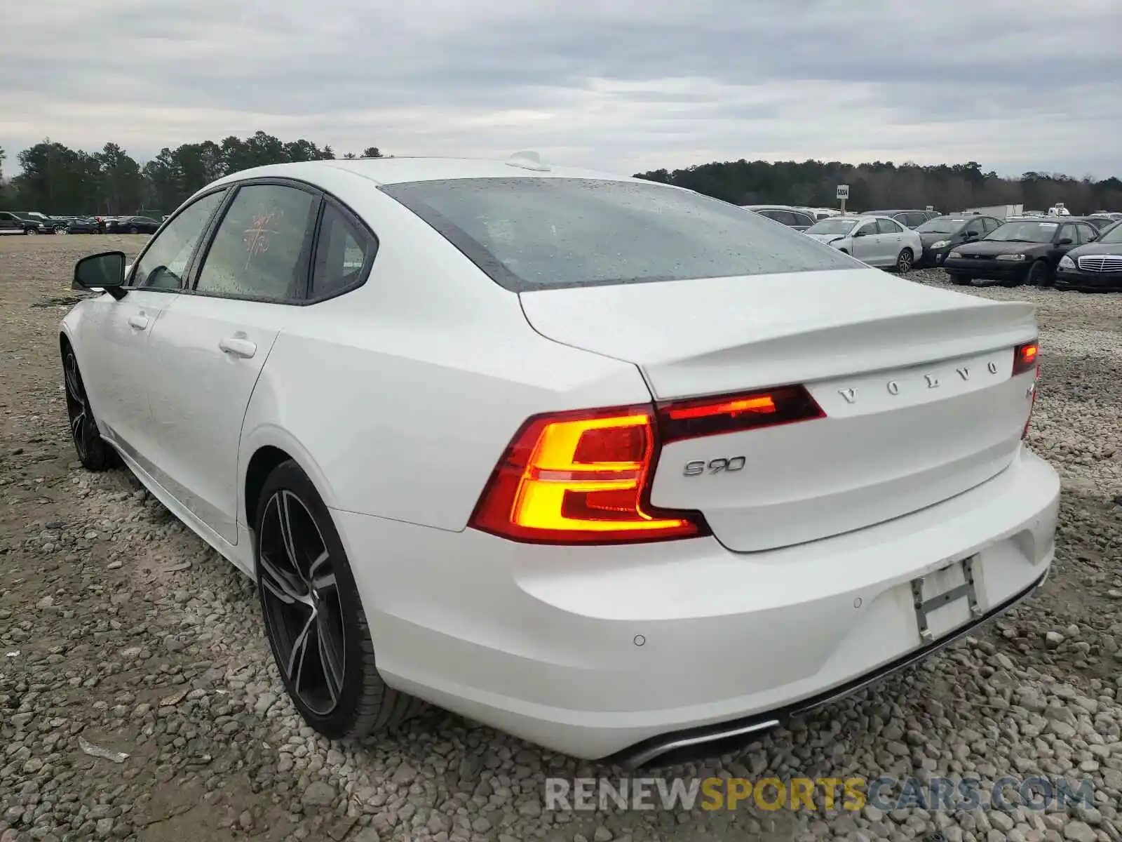 3 Photograph of a damaged car LVYA22MT7LP173064 VOLVO S90 2020