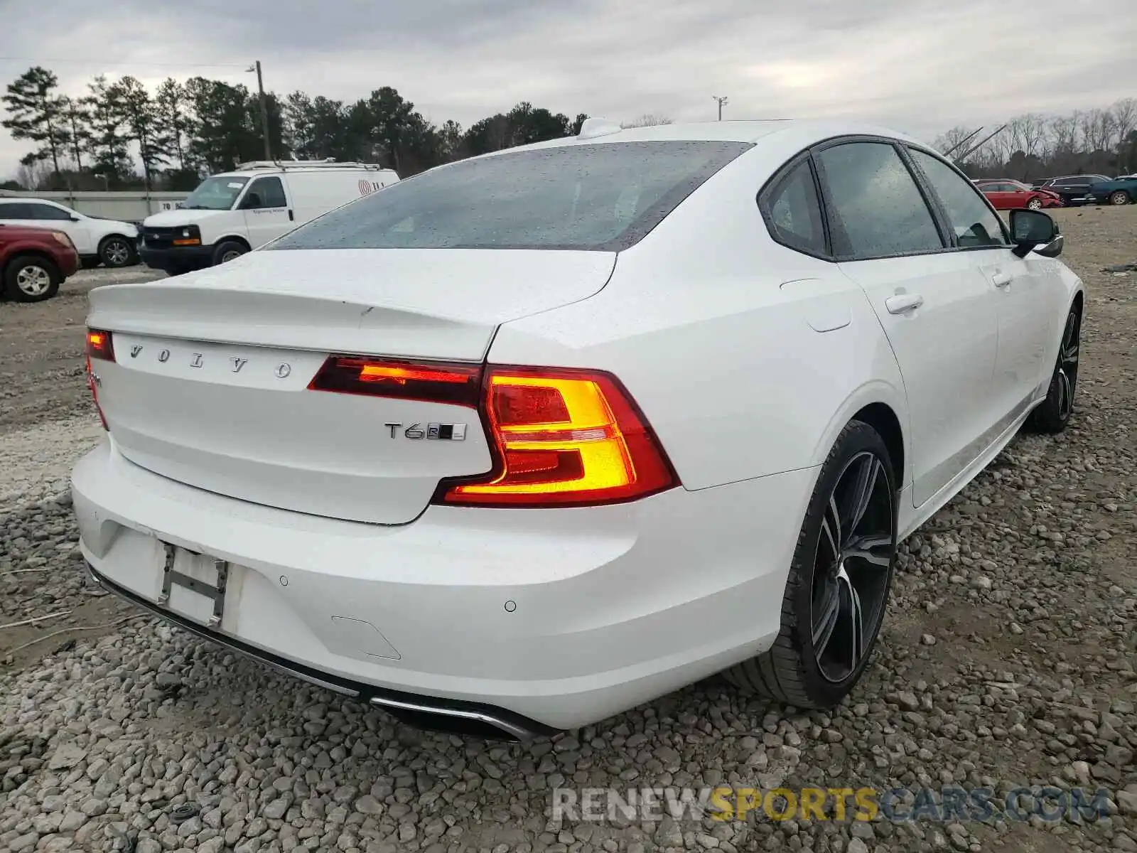 4 Photograph of a damaged car LVYA22MT7LP173064 VOLVO S90 2020