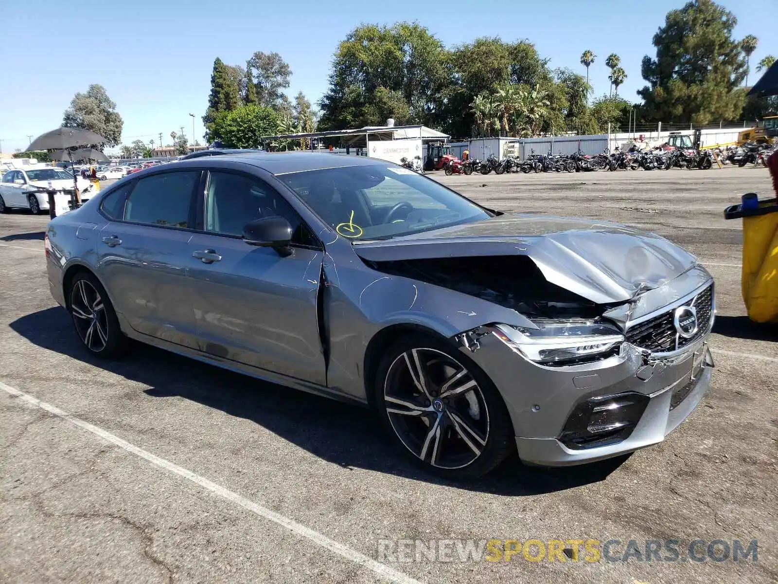 1 Photograph of a damaged car LVYA22MT7LP176174 VOLVO S90 2020