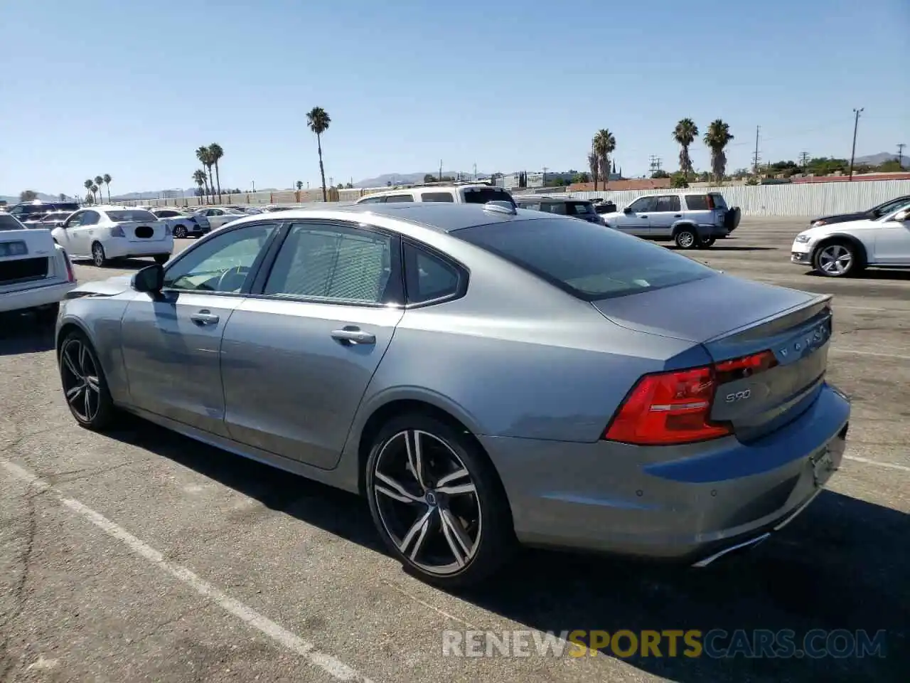 3 Photograph of a damaged car LVYA22MT7LP176174 VOLVO S90 2020