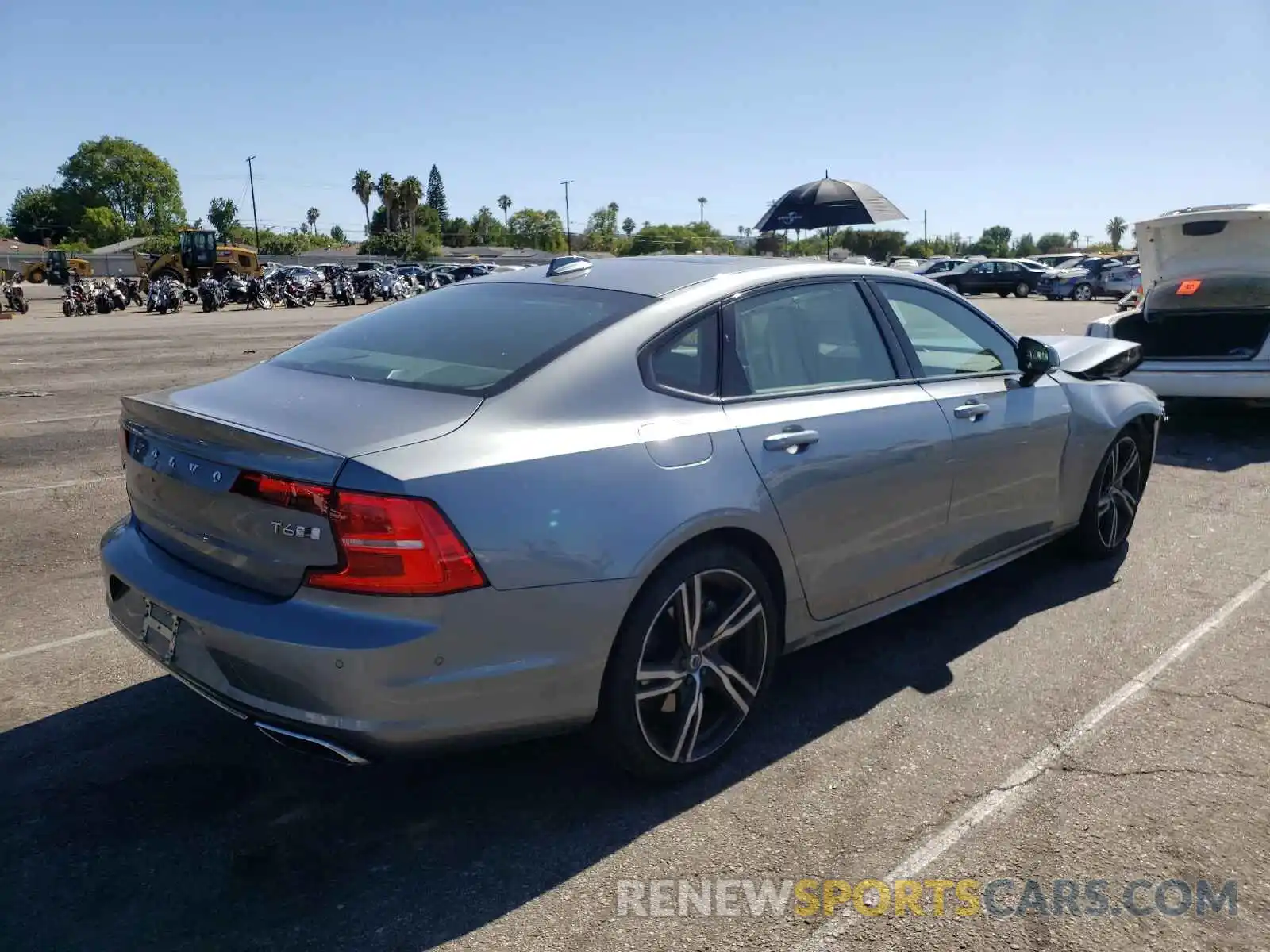 4 Photograph of a damaged car LVYA22MT7LP176174 VOLVO S90 2020