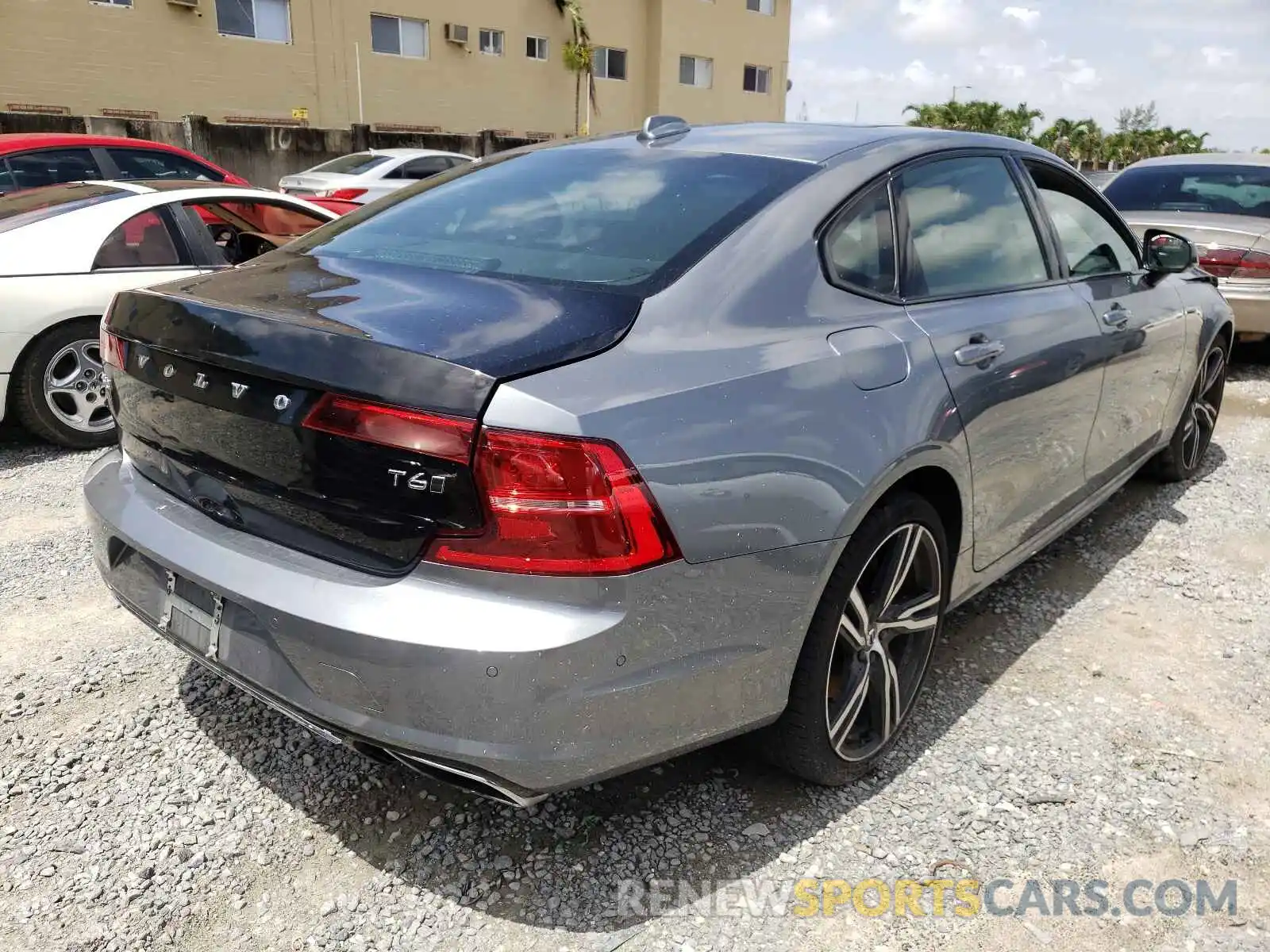 4 Photograph of a damaged car LVYA22MT8LP171677 VOLVO S90 2020