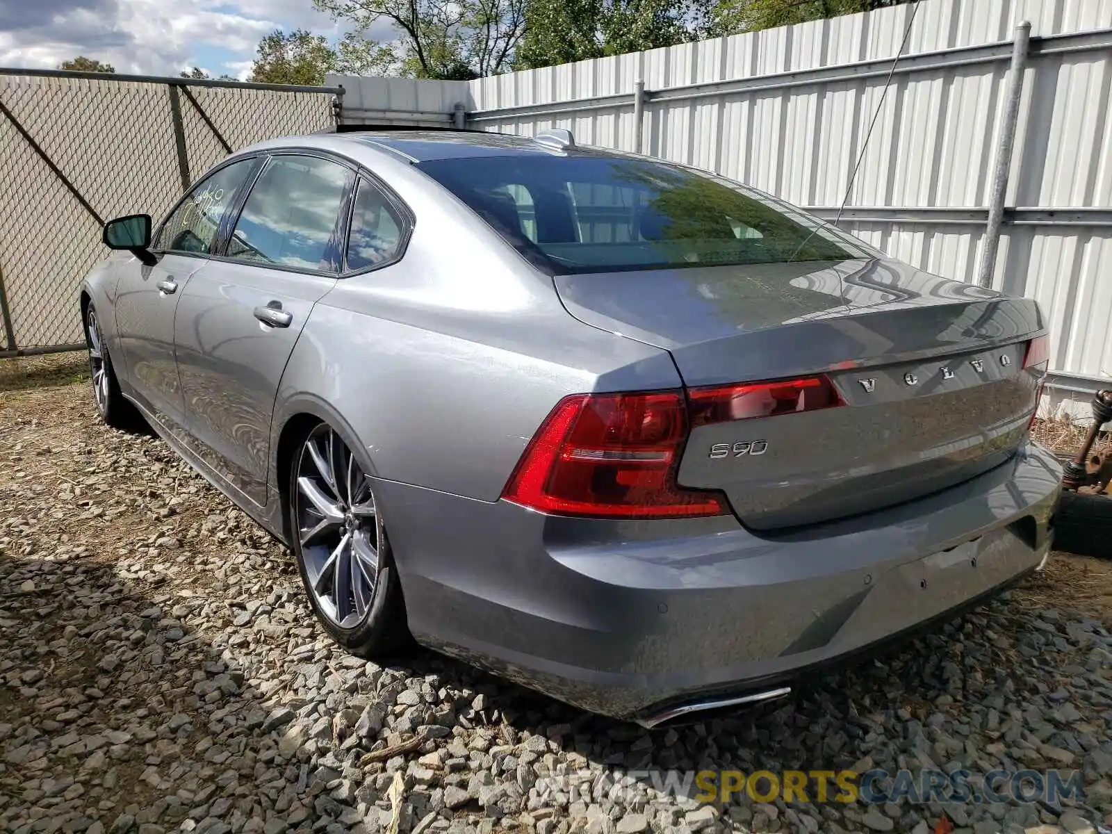 3 Photograph of a damaged car LVYA22MT9LP168965 VOLVO S90 2020