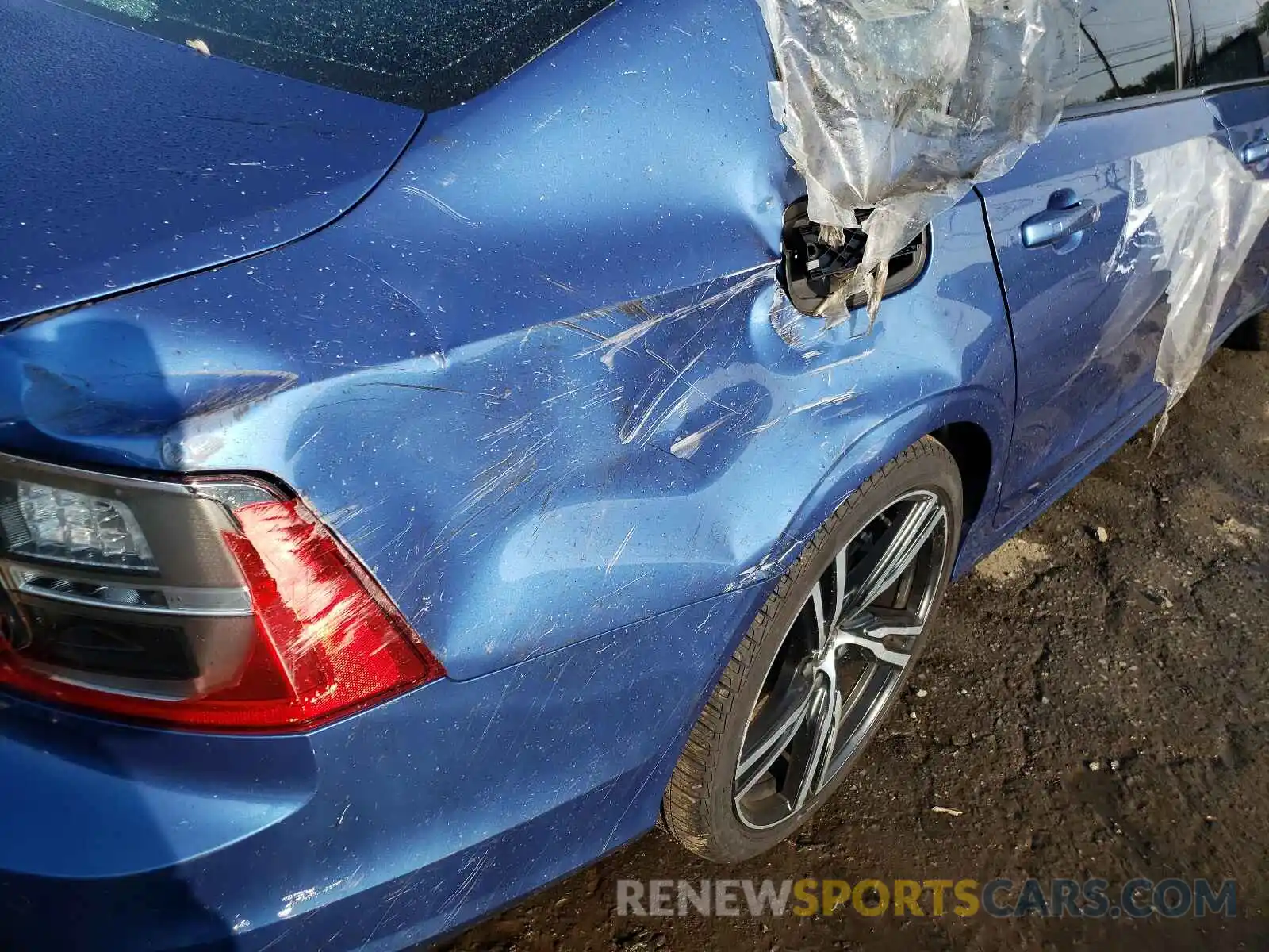 9 Photograph of a damaged car LVYA22MT9LP169145 VOLVO S90 2020