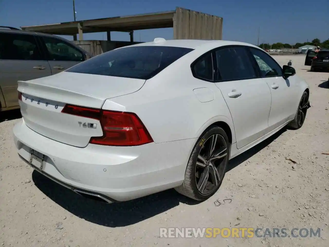 4 Photograph of a damaged car LVYA22MTXLP180512 VOLVO S90 2020