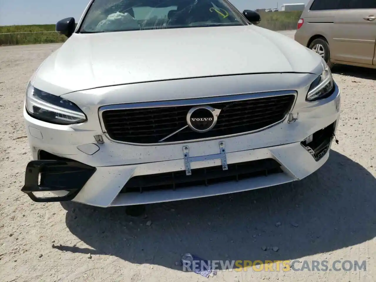 9 Photograph of a damaged car LVYA22MTXLP180512 VOLVO S90 2020